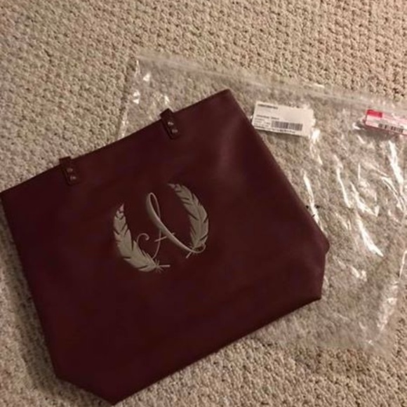 thirty-one Handbags - Thirty-one Around Town Tote. New